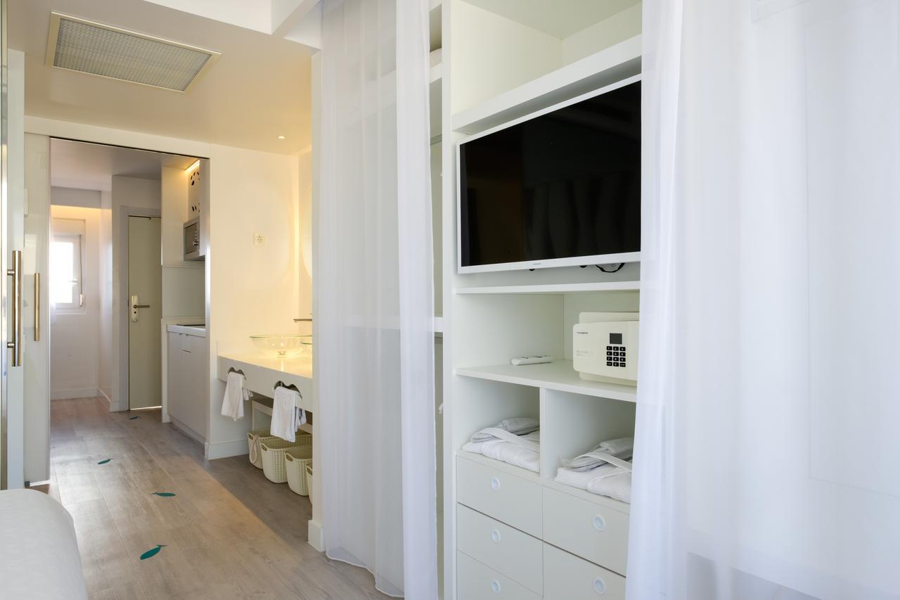 Apartamentos Portu Saler Es Pujols Eksteriør bilde